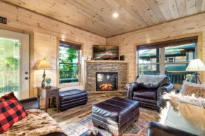 FEB & MAR Special, Theater, Hot Tub, Game Room, 5mins to Dollywood